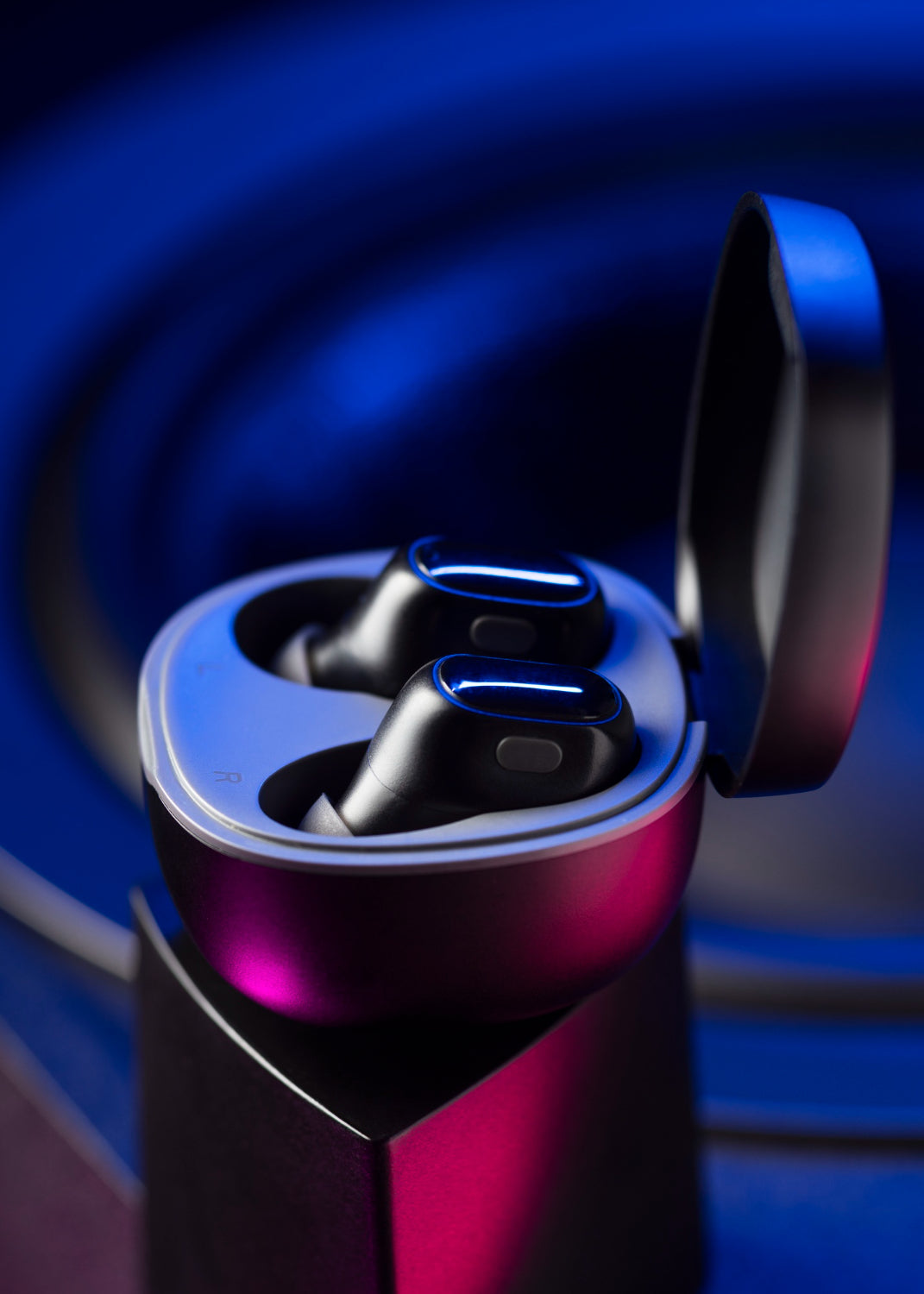 WIRELESS EARBUDS