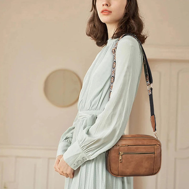 LOLE - LEATHER SHOULDER BAG